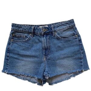 H&M Demin Jean 2" Shorts Raw Hem Medium Wash Size 2 EUC